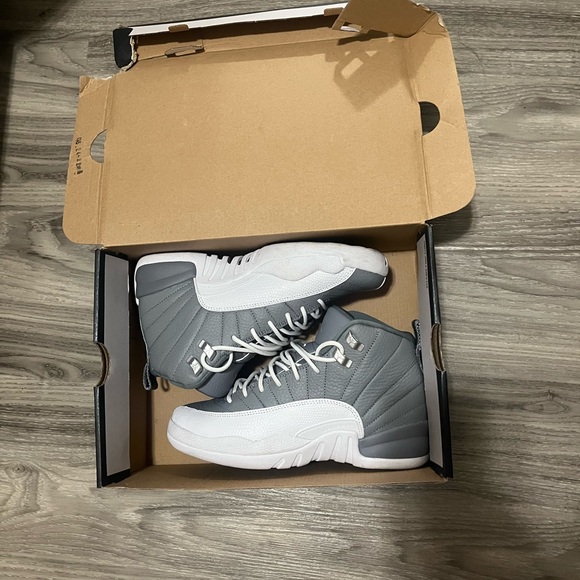Air Jordan 12 Retro (GS) - Picture 1 of 6